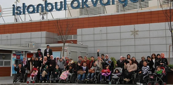 Engelli Vatandaşlar Akvaryumda Moral Buldu