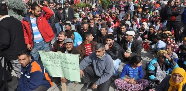 Kentsel Dönüşümü Protesto Eden Romanlar Belediye Binasına Yürüdü