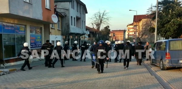 Sapancaspor Maçında Olaylar Çıktı ! Taşlar Havada Uçuştu