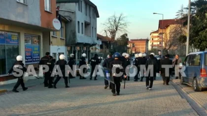 Sapancaspor Maçında Olaylar Çıktı ! Taşlar Havada Uçuştu