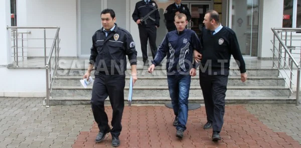Asker Firarisi Hırsız Polislerin Dikkati Sayesinde Yakalandı