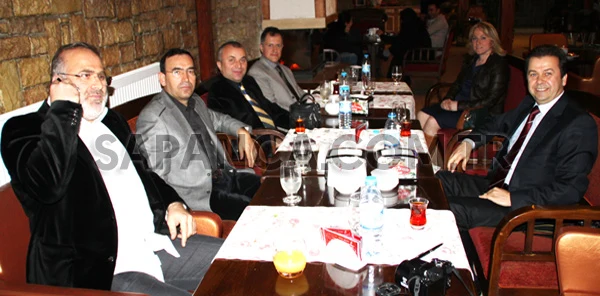 'Etkili İletişim ve Beden Dili' Konferansı Öncesi Yemekte Buluştular