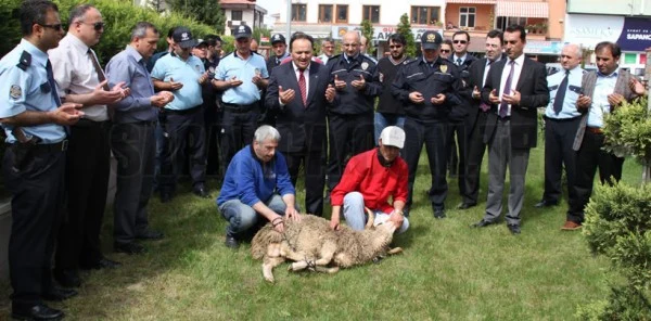 Sapanca Emniyet Müdürlüğü Kurban Kesti