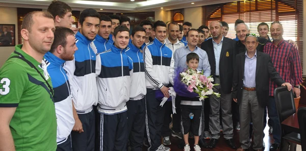 Kırkpınarspor Şampiyona Öncesi Son Ziyareti Başkan Uslu'ya Yaptı