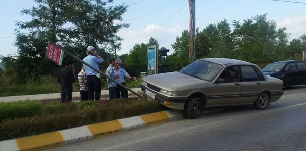 Yoldan Çıktı Çiçekliğe Girdi