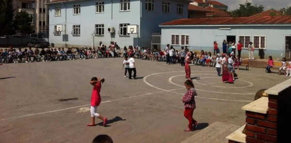 Alaçam Ortaokulu Geleneksel Yıl Sonu Şenliği Gerçekleşti