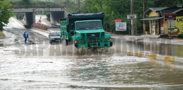 Sapanca'ya 10 Dakikalık Yaz Yağmuru Yetti