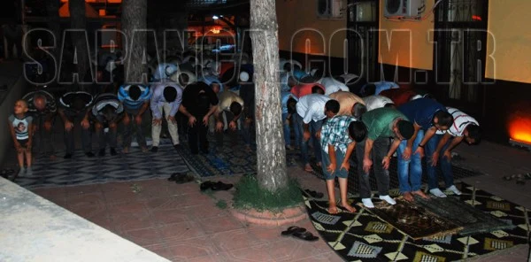 İlk Teravih Namazı için Sapanca'da Camiler Doldu Taştı