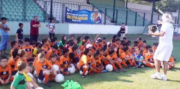 İsmail Yılmaz Yaz Spor Okulunu Ziyaret Etti