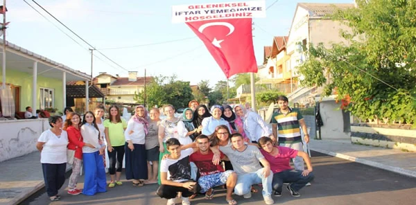 Sapanca Göl Mahallesi Geleneksel Sokak İftarının 5'ncisi Yapıldı