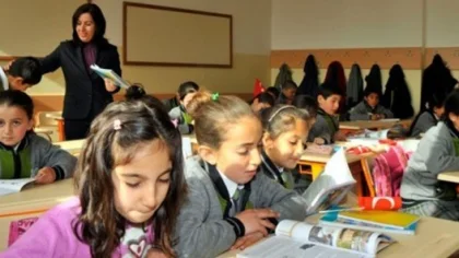 MEB Değişiklik Yaparak Okul Kıyafetlerinin Belirlenebileceğini Kararlaştırdı