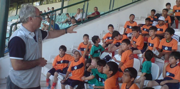 Yaz Futbol Okulu Tamer İlaçan'ı Misafir Etti