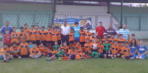 Eski Futbolcular Sapanca Yaz Okulu Öğrencileriyle Bir Araya Geldi