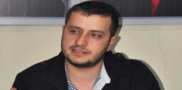 Evlilik Yıldönümlerinde Zühre Bebekle Sevindiler
