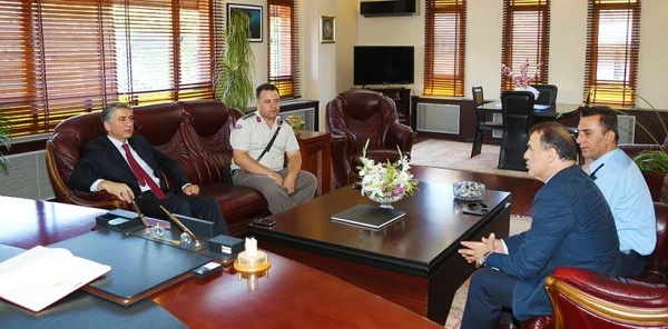 Kaymakam Gökhan Azcan, Belediye Başkanı İbrahim Uslu'ya İade-İ Ziyarette Bulundu