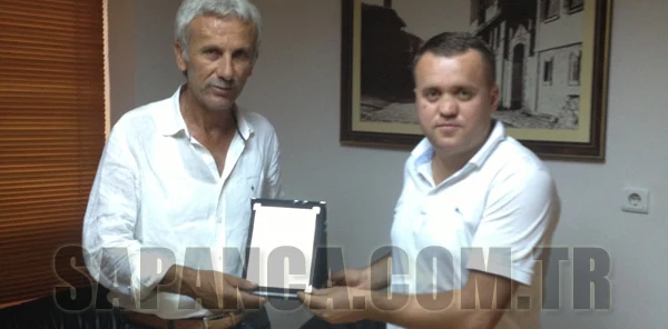 Sayder'den Öz'e Teşekkür Plaketi