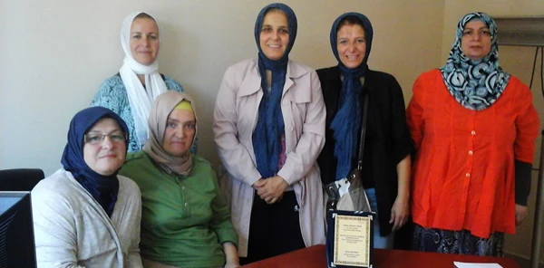 Kocaeli Spastik Çocuklar Derneği'nden AK Parti Sapanca Kadın Kolları'na Plaket