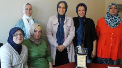 Kocaeli Spastik Çocuklar Derneği'nden AK Parti Sapanca Kadın Kolları'na Plaket