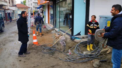 Sapanca'da Çarşı İçi Elektrik Hatları Yer Altına İniyor