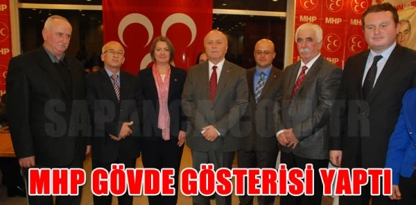 Niyazi Bağdat Düzenlenen Törenle MHP Rozeti Taktı
