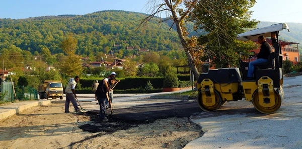 Sapanca'da Bozulan Yollar Onarılıyor