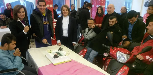 Oya Arapoğlu, Engellilerle Bir Araya Geldi