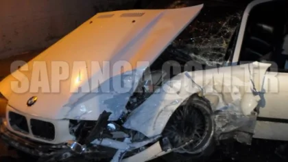 Sapanca'da Otomobil Altgeçit Duvarına Çarptı: 3 Yaralı