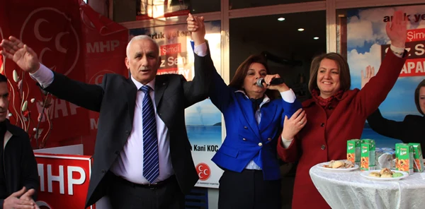 Kurtköy 'Oya Arapoğlu'nu Bağrına Bastı