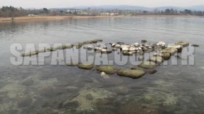Sular Çekildi Sapanca Gölü'ndeki Tarihi Kalıntı Gün Yüzüne Çıktı