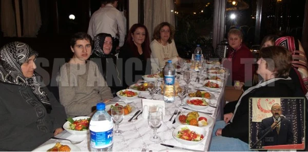Saadetli Kadınlar Yemekte Bir Araya Geldi