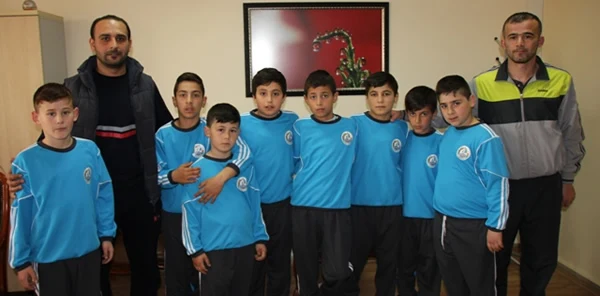 Minik Güreşçiler Kaymakam Azcan'ı Ziyaret Etti