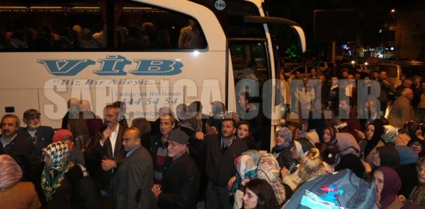 Sapanca İlçesinden Umreye Giden 20 Kişilik Kafile Dualarla Uğurlandı