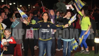 Fenerbahçe Şampiyon Oldu Sapanca'da Yer Yerinden Oynadı