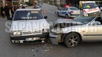 Sapanca'da Trafik Kazası: 2 Yaralı
