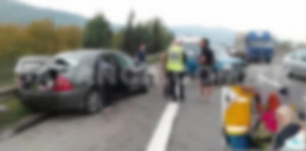 Kazada Kapısı Açılan Araçtan Yola Savrulan Anne Öldü, Çocuğu Hayata Döndürüldü
