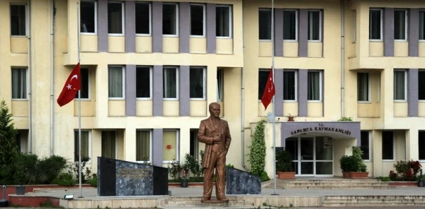 Sapanca'da Bayraklar Yarıya İndirildi
