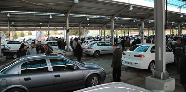 Sapanca'da Oto Pazarına İlgi Büyüyor