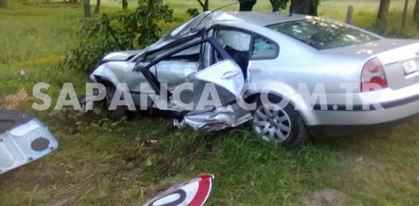 Sapanca'da Trafik Kazası: 2 Yaralı