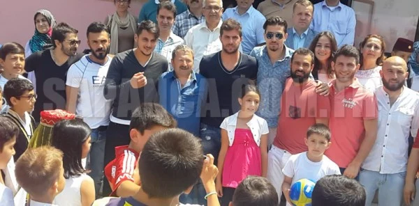 Pilav Gününe Ünlü Yağdı