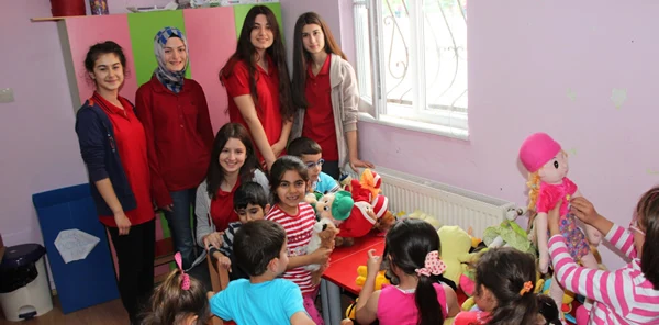 Sapanca Anadolu Lisesi Öğrencileri Minik Kardeşlerini Unutmadı