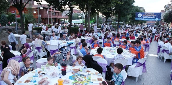 Sofralar Sapanca'da Kuruluyor