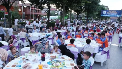Sofralar Sapanca'da Kuruluyor