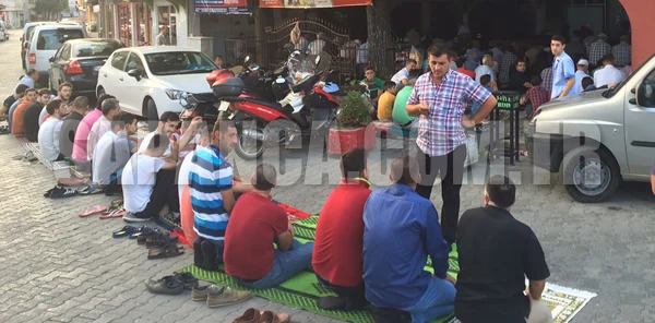 Bayram Namazında Camiler Doldu Taştı