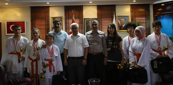 Karateciler Yılmazer'i Ziyaret Etti