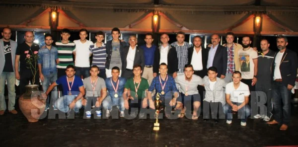 Sapanca Akademispor Şampiyonluk Kupası'nı Aldı