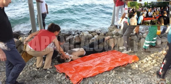 İskeleden Suya Atladı, Boğulmak Üzereyken Kurtarıldı