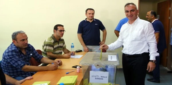 Sapanca'da Yılmazer, Bostancı ve Cebeci Oylarını Kullandı