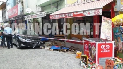 Sapanca Çarşı İçinde Yol Verme Yüzünden Tartıştığı Kişiye Silahla Ateş Etti