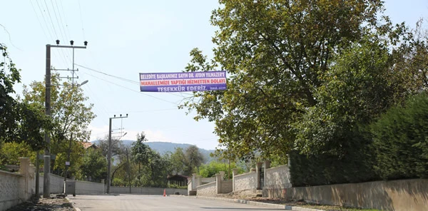 İstanbuldere Caddesi Sakinlerinden Başkana Pankartlı Teşekkür