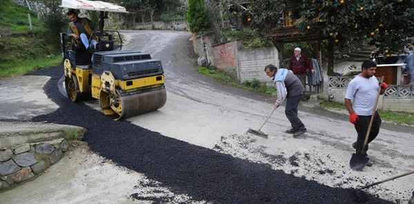 Asfalt Yama Çalışmaları Devam Ediyor